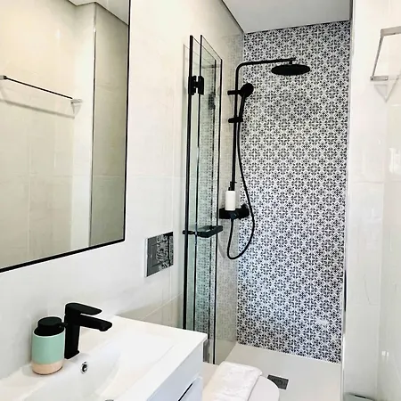 アパート Spacious Modern & Stylish Flat By Hostwise ヴィラ・ノヴァ・デ・ガイア