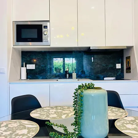 Spacious Modern & Stylish Flat By Hostwise