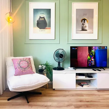 Spacious Modern & Stylish Flat By Hostwise *